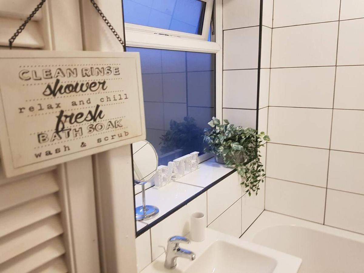 فيلا Bright 4-Bed House 15 Min To Manchester Centre المظهر الخارجي الصورة