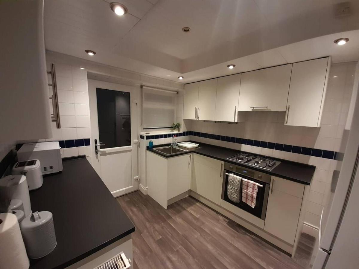 فيلا Bright 4-Bed House 15 Min To Manchester Centre المظهر الخارجي الصورة