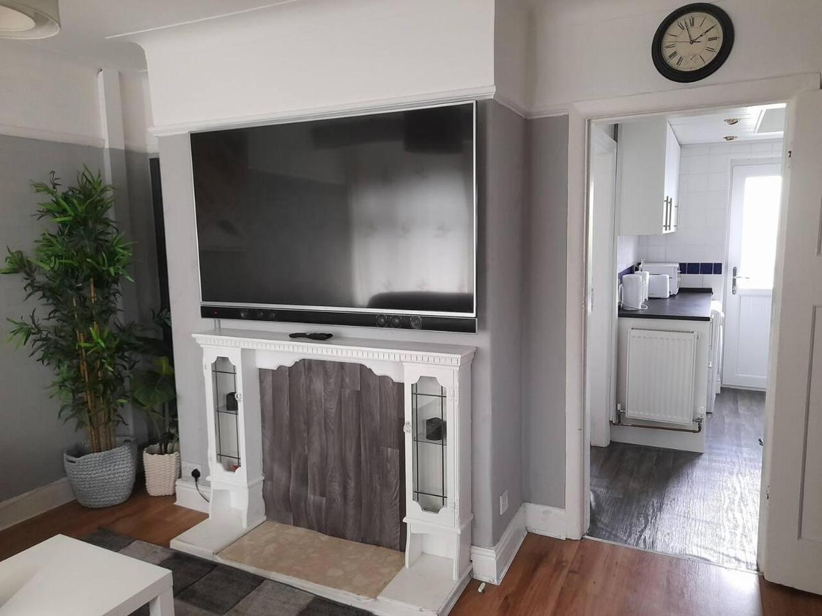 فيلا Bright 4-Bed House 15 Min To Manchester Centre المظهر الخارجي الصورة