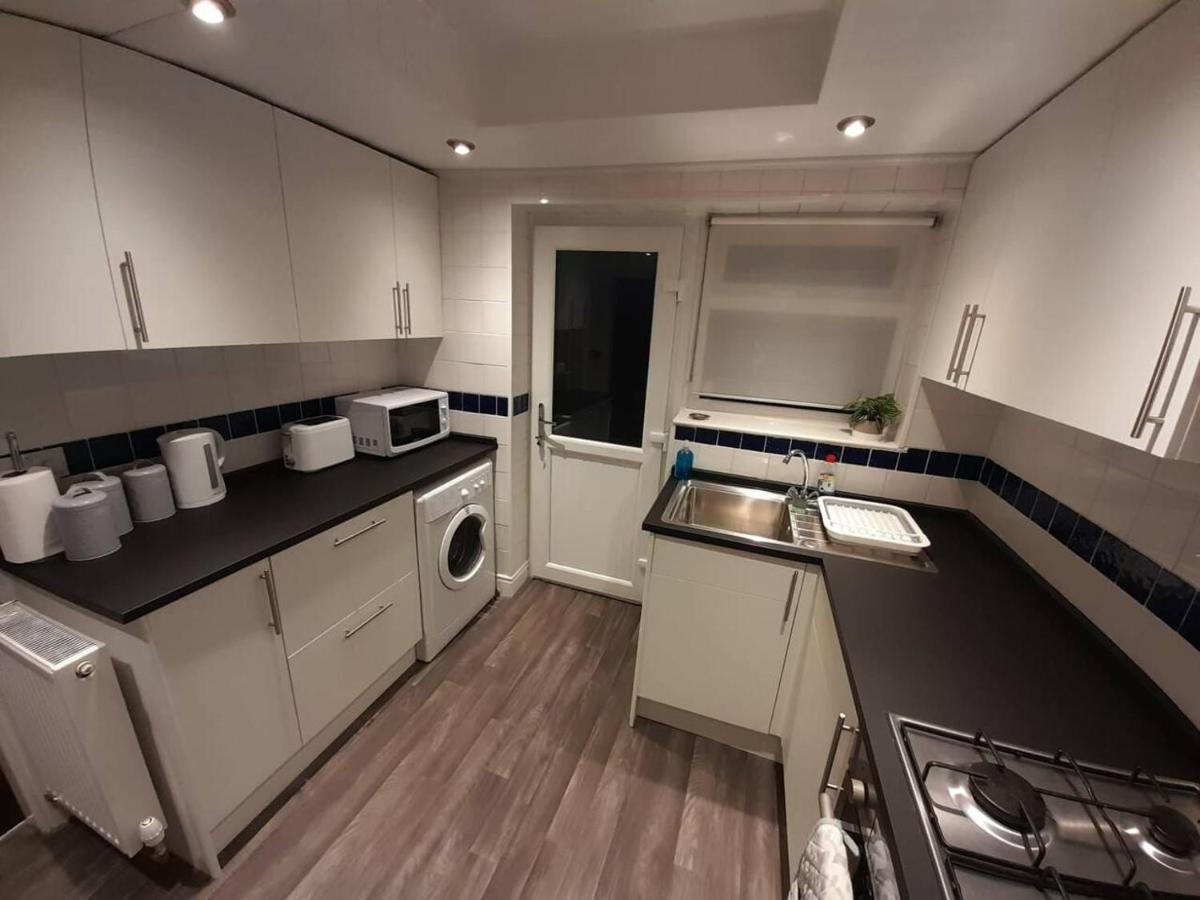فيلا Bright 4-Bed House 15 Min To Manchester Centre المظهر الخارجي الصورة