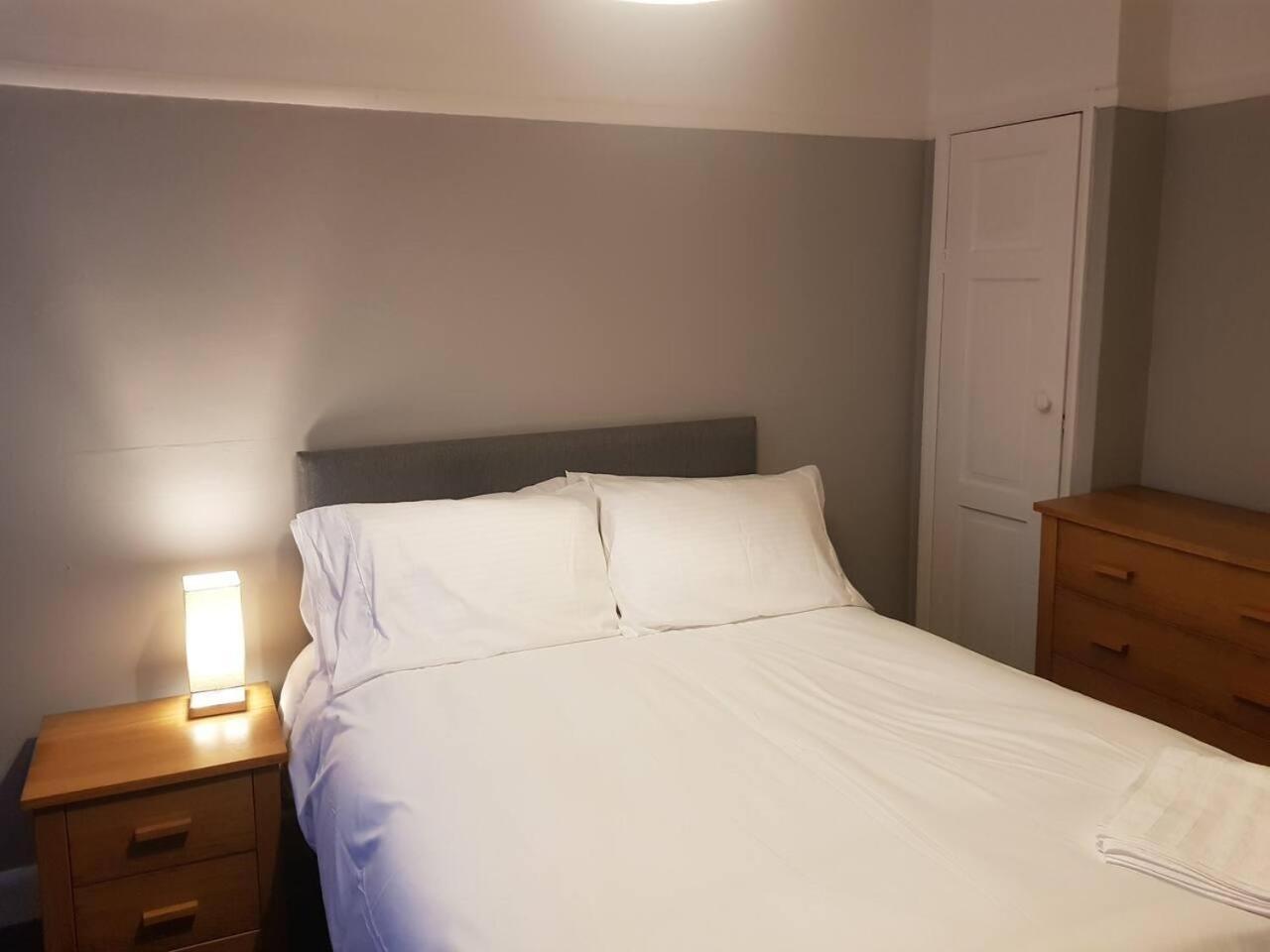 فيلا Bright 4-Bed House 15 Min To Manchester Centre المظهر الخارجي الصورة