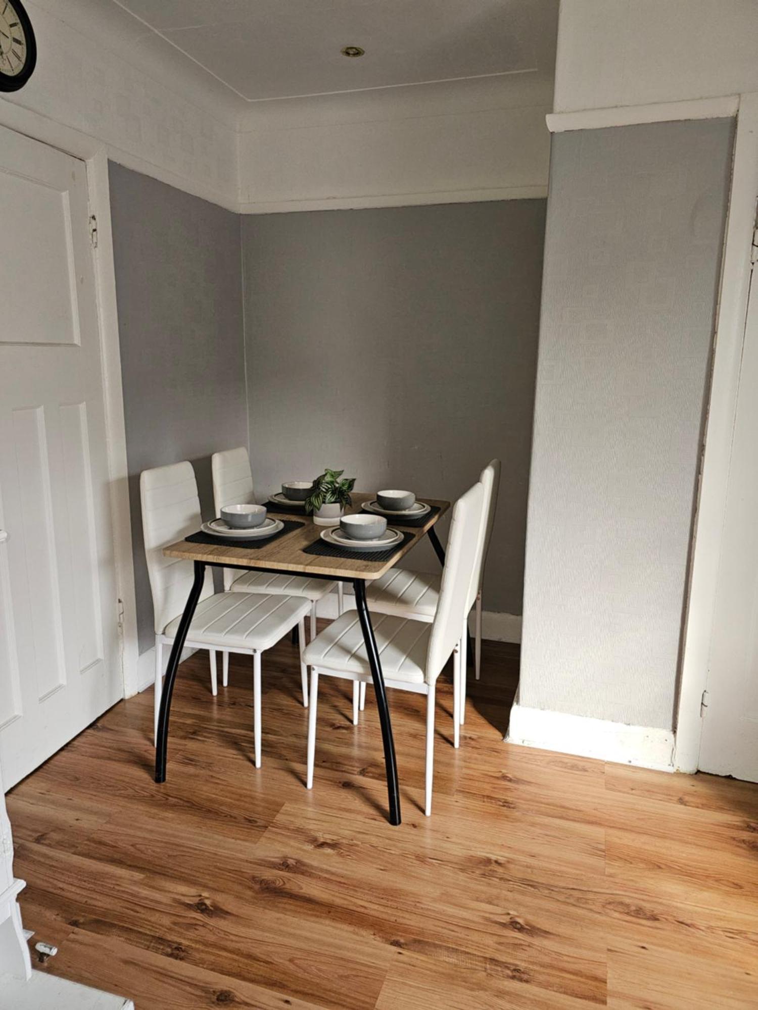 فيلا Bright 4-Bed House 15 Min To Manchester Centre المظهر الخارجي الصورة